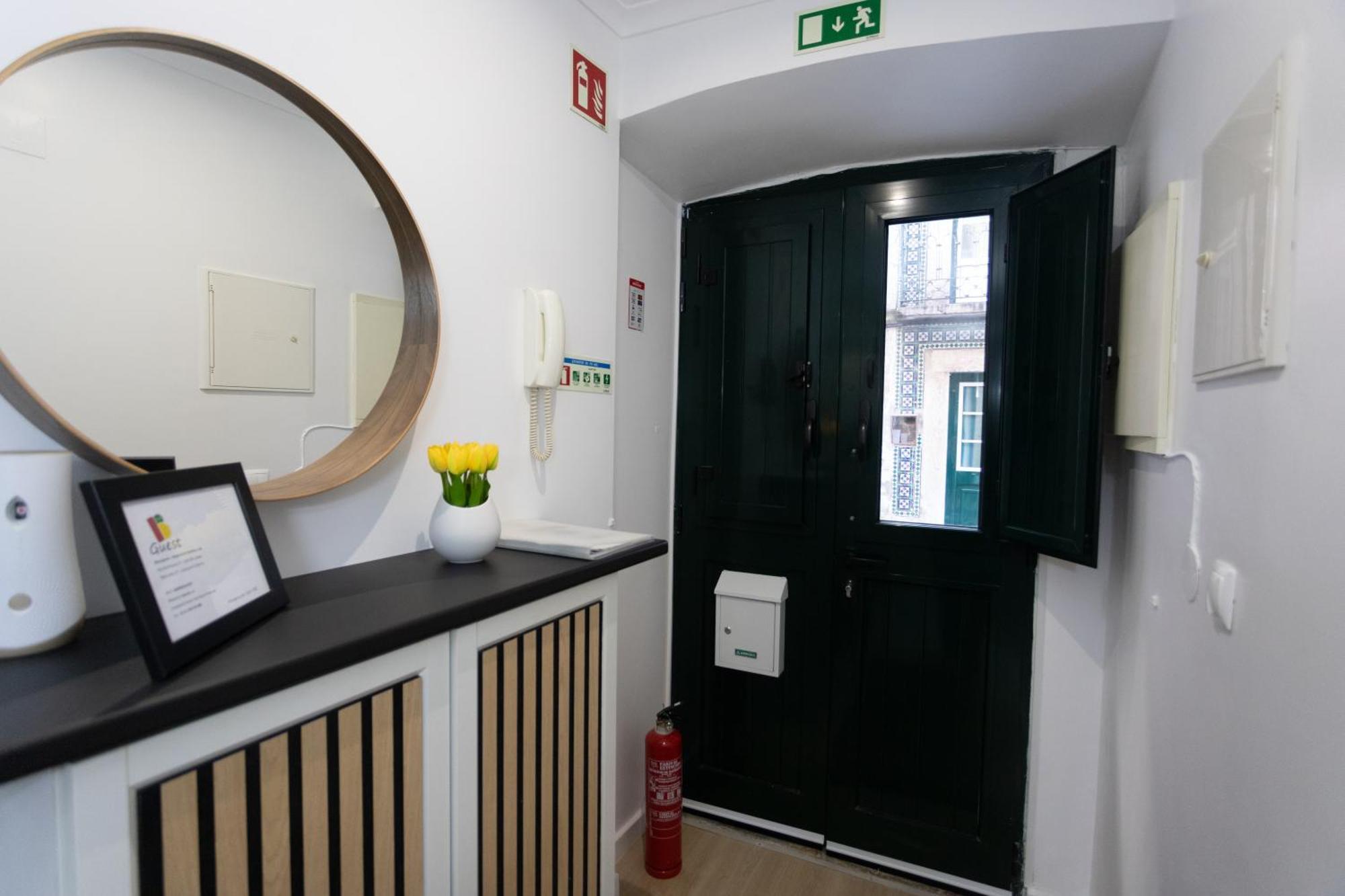Bairro Alto 27 Apartment Lisbon Luaran gambar